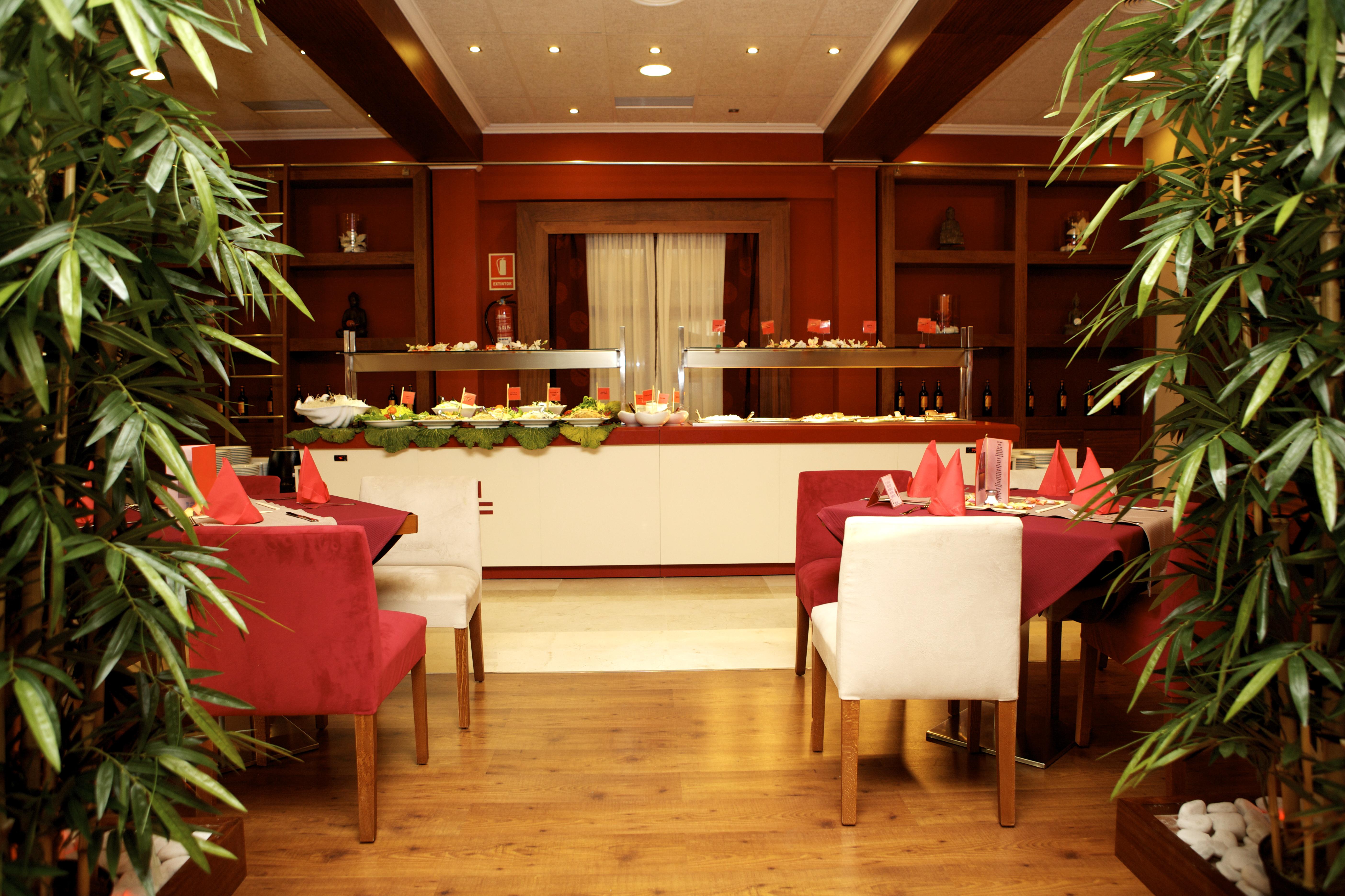 Готель Sahara Nubia Gobi Ses Cadenes Екстер'єр фото A restaurant in Madrid, Spain.