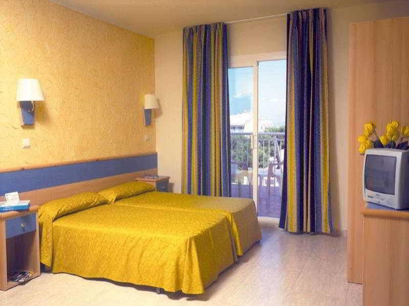 Готель Sahara Nubia Gobi Ses Cadenes Екстер'єр фото A room at a hotel in Malta